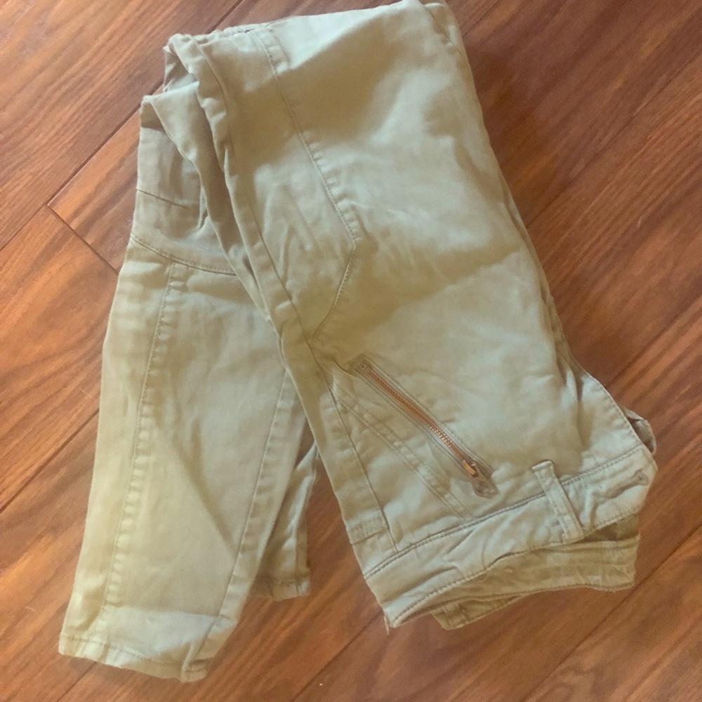 American eagle army green pants.